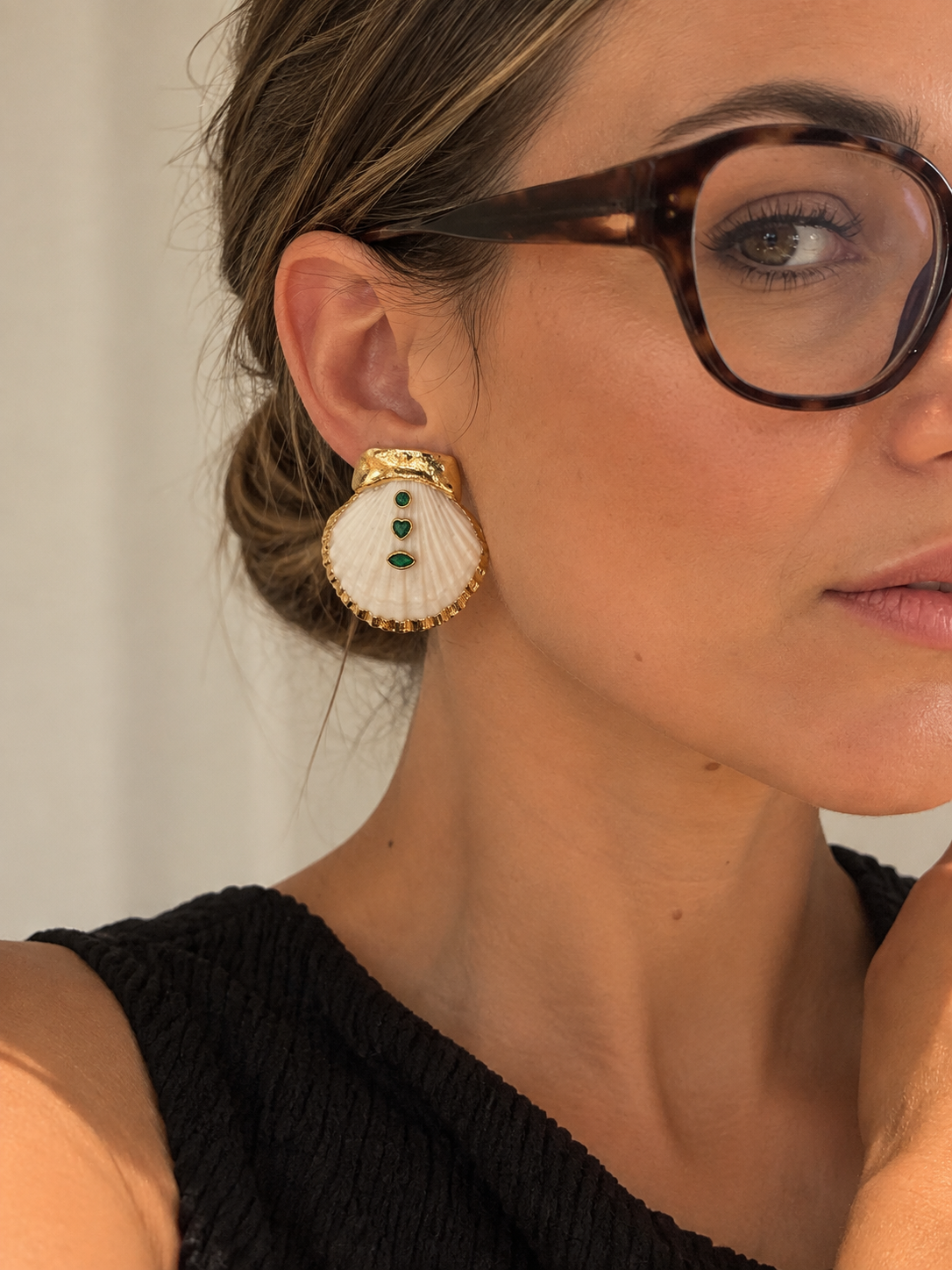 Boucles d'oreilles Mare – Coquillage & plaqué or – OYA HUMANI – vue 1